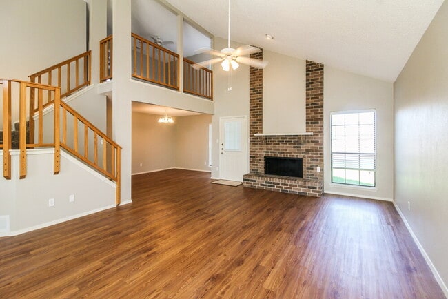 Photo - 423 Barton Dr