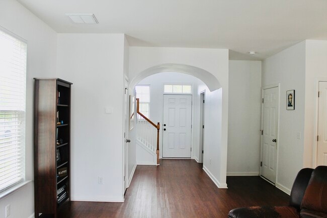 Photo - 193 Old Pond Cir