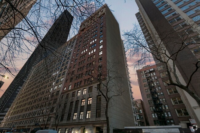 Building Photo - 222 E Chestnut St Unit 5C Rental