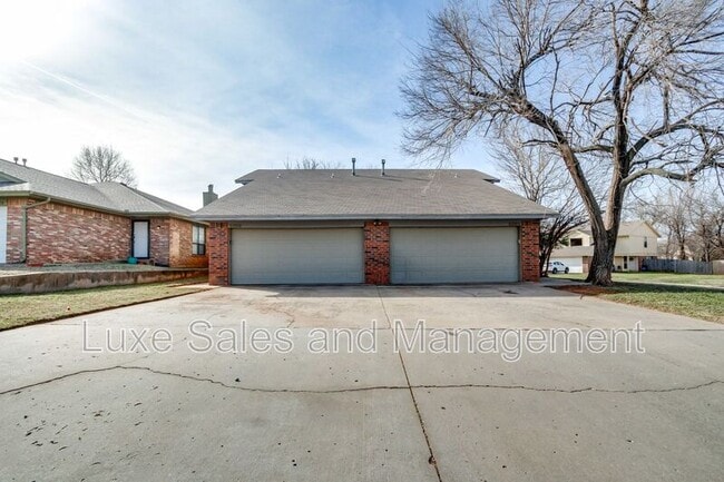 Photo - 6004 Paramount Dr