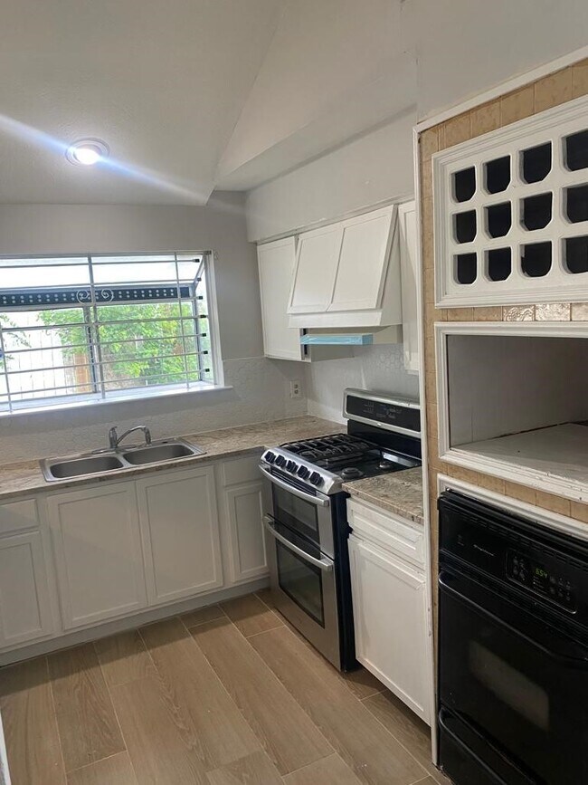 Photo - 9339 Stonecreek Ln