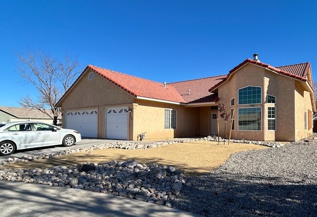 Building Photo - 366 Hollyhock Cir