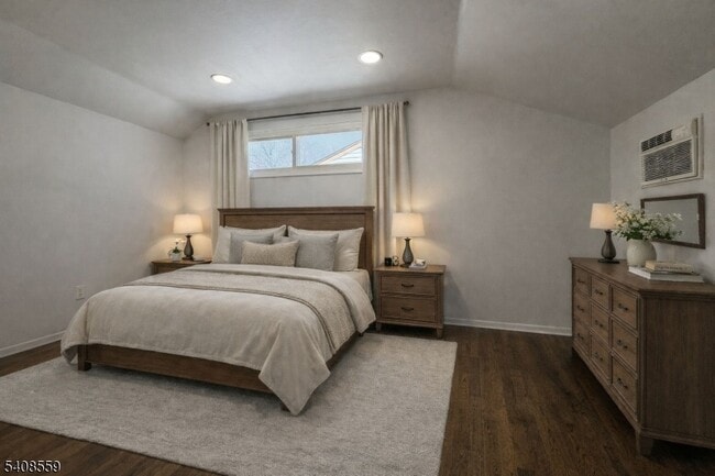 Photo - 260 Everett Rd