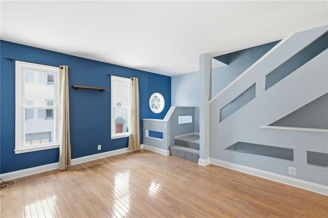 Photo - 856 St Charles Ave NE
