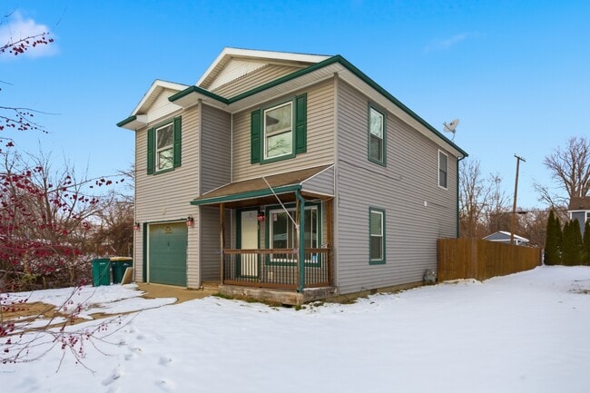 Photo - 35942 Vinewood St