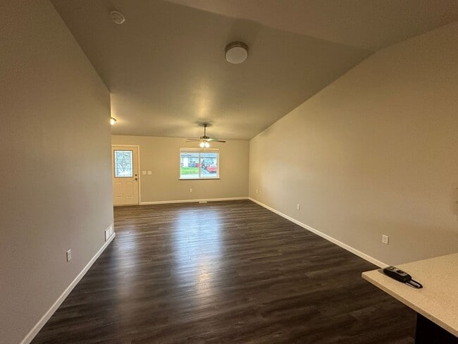 1551 N Tinitun Cir