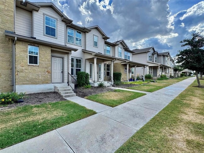 Photo - 415 Crater Lake Dr