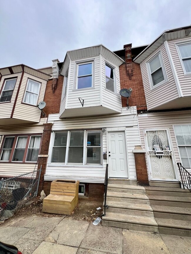 Building Photo - Newly Renovated 3-Bedroom Townhouse in Elmwood Park! Available mid-May! PHA VOUCHERS ACCEPTED!