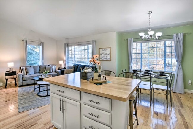 Building Photo - 2432 Glacier St Unit 2432 Glacier St  A