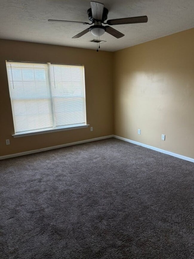 Photo - 1832 Heathers Way