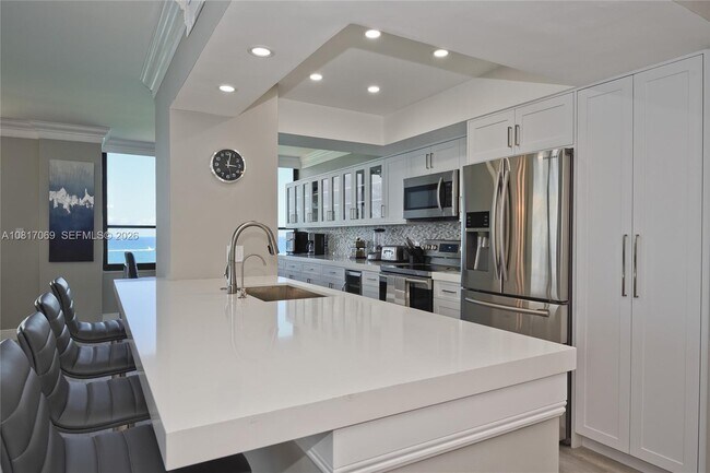 Building Photo - 3505 S Ocean Dr Unit PH-12