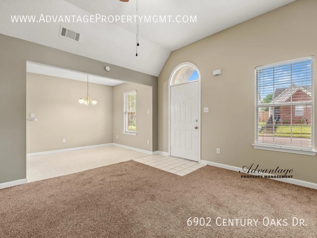 Photo - 6902 Century Oaks Dr