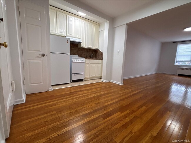 Photo - 50 S Middle Neck Rd Unit 2L