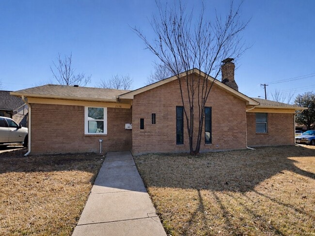 Building Photo - 3BR/2BA Renovated Home in Irving TX | 2-Car Garage, Fenced Yard & Pet-Friendly | Self Tours Avail...