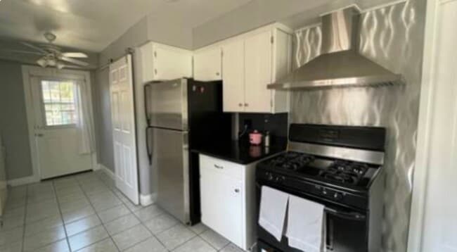 Photo - 1345 N Van Ness Ave