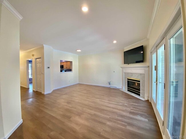 Photo - 64 Roundtree Ct