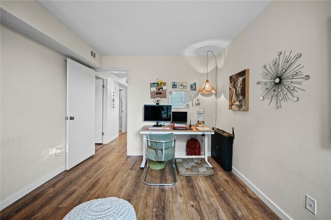 Building Photo - 4902 University Ave Unit 4902