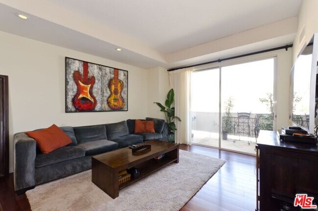 Photo - 7250 Franklin Ave Unidad 901