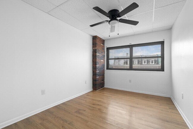 Building Photo - 2539 St Paul St