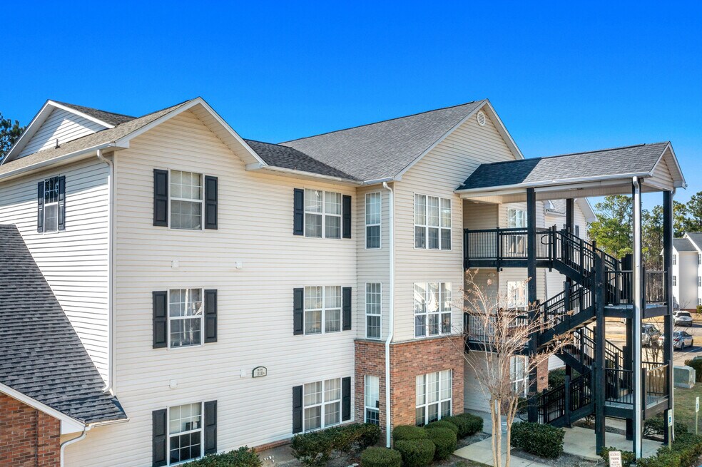 Summer Crest Apartments - Building Exterior