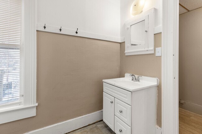 Photo - 117 W Division St Unit 3