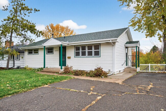 Photo - 3953 Arthur St NE