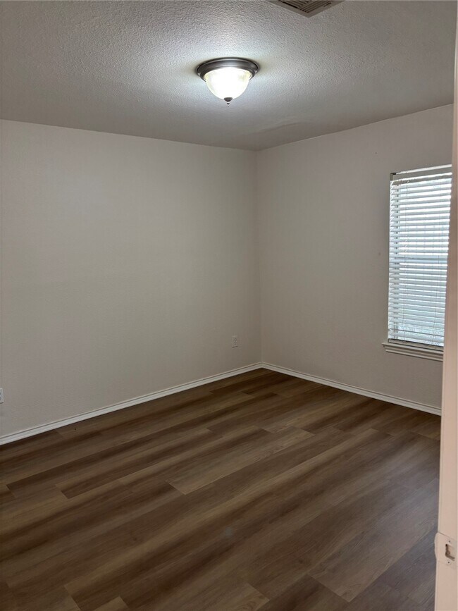 Photo - 1417 Paige St