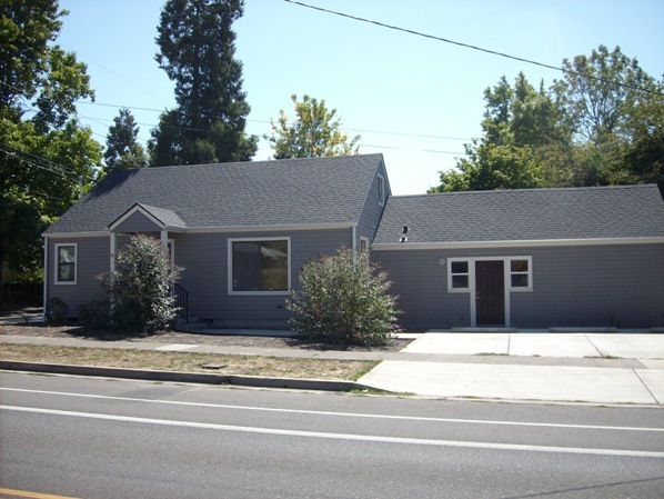 Campus House ~ 6 bedroom, 2 bath - Campus House ~ 6 bedroom, 2 bath