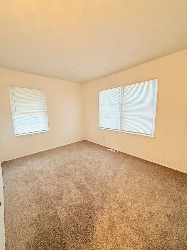 Photo - 705 N Eisenhower Dr