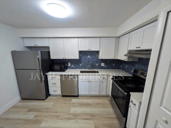 Building Photo - 1997 Bonneville Dr