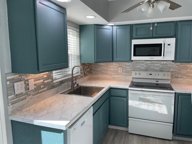 Photo - 156 NE 20th Ct