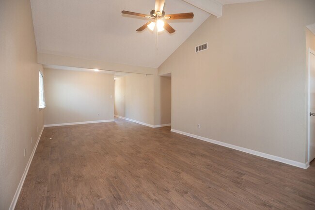 Photo - 403 W Bowman Rd