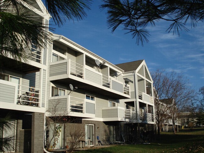 Building Photo - Cozy One Bedroom Loft Available NOW! Unit 1617-309