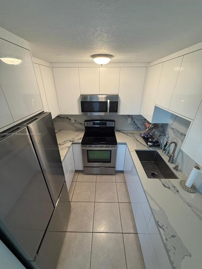 Photo - 9350 Fontainebleau Blvd Unidad 401