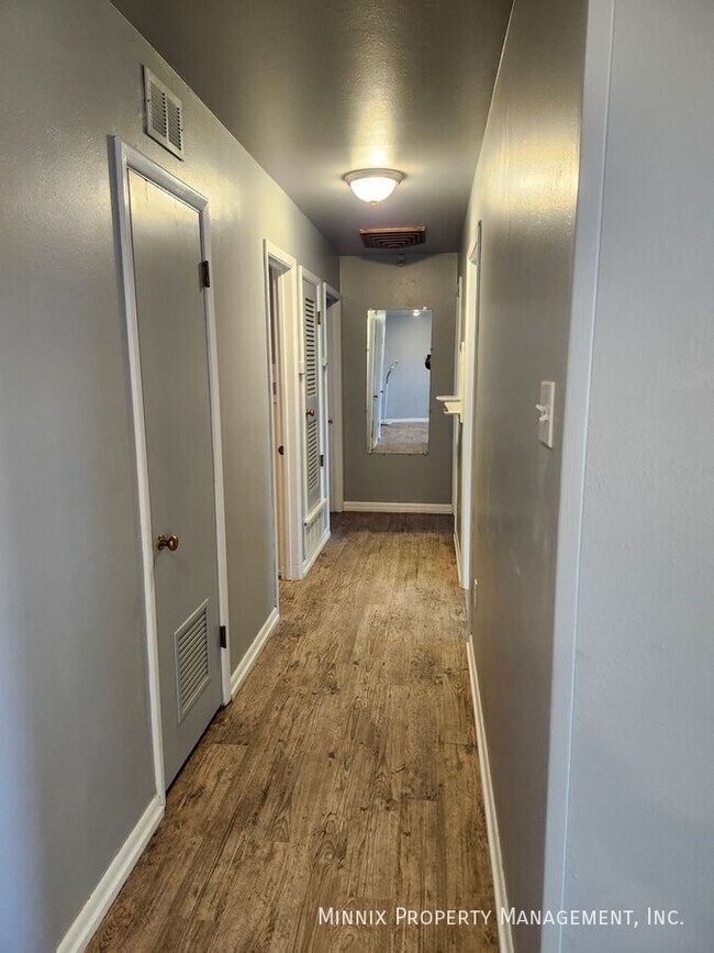 Photo - 2806 60th St