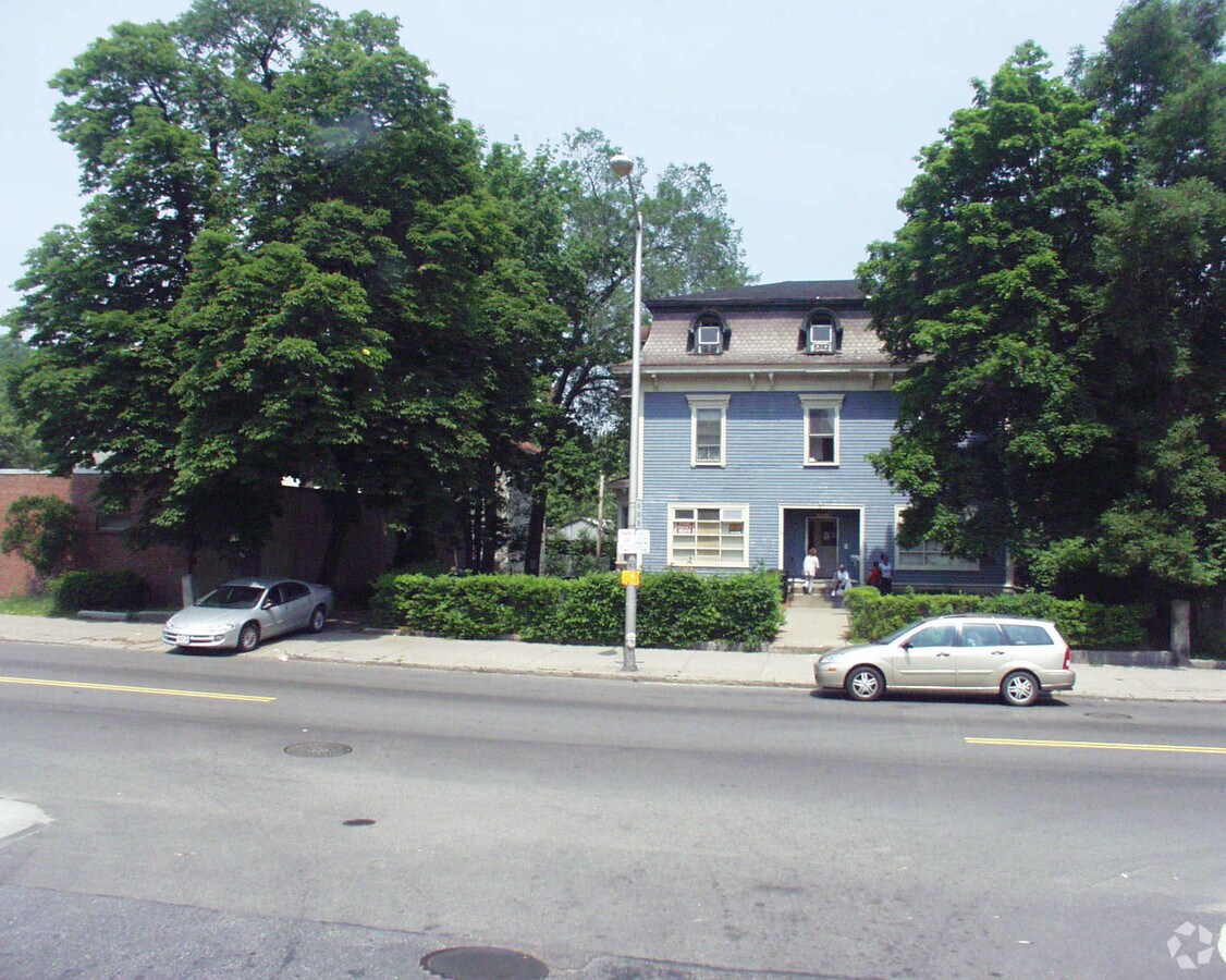 Photo - 776 Main St