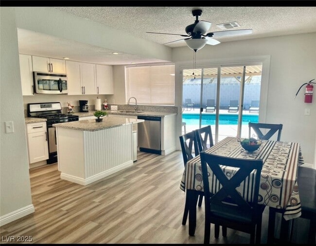 Photo - 3835 Chutney St