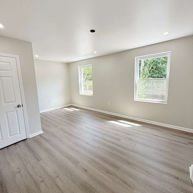 2021 Hampton Ave Unidad Floor 2