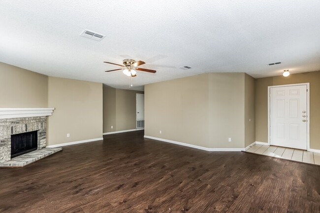3909 Fox Run Dr