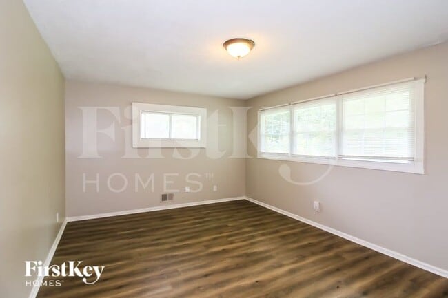 Photo - 1836 Evans Dr SW