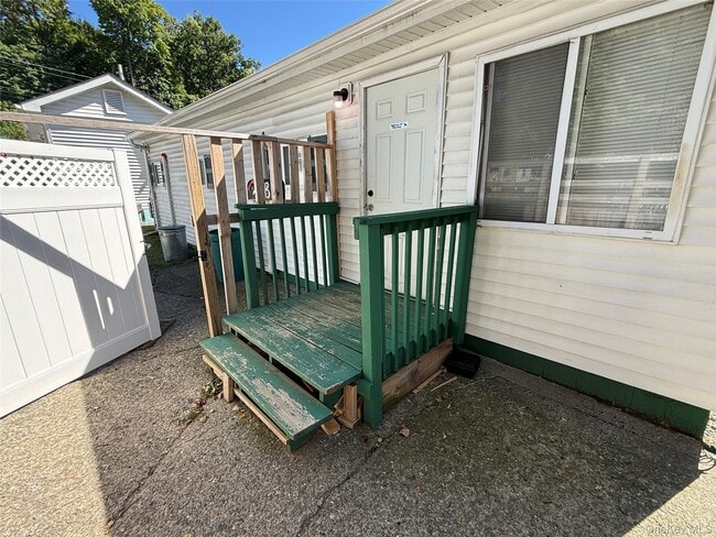 275 Robinson Ave Unit B