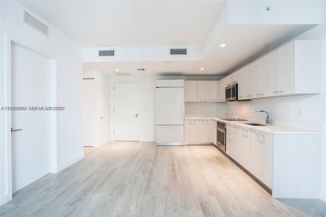Photo - 55 SW 9th St Unidad 1907