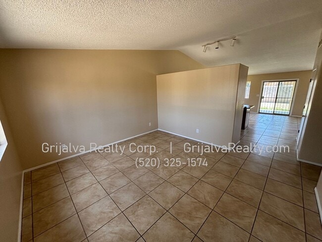 Photo - 3 Bedroom, 2 Bath Midvale House for Rent  (Valencia/Midvale)