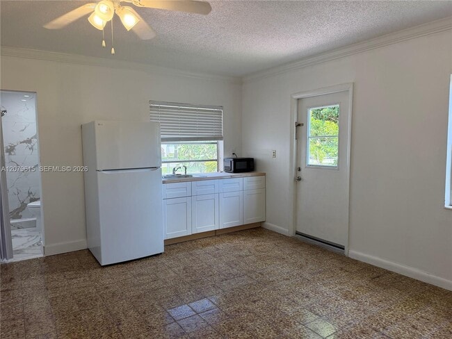 2725 SW 82nd Ave Unit A