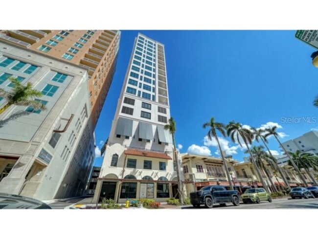 Building Photo - 33 S Palm Ave Unit 904