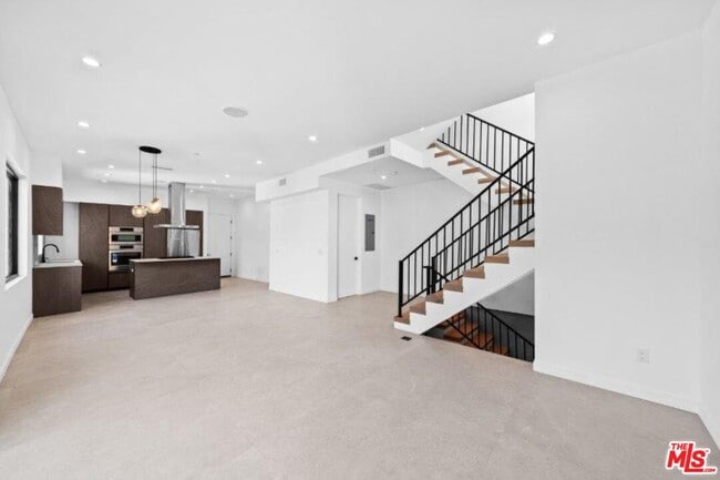 Photo - 307 N Wilton Pl