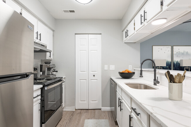 Building Photo - The Slate Charlotte Rental