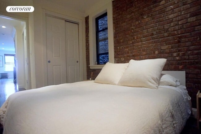 Photo - 254 W 15th St