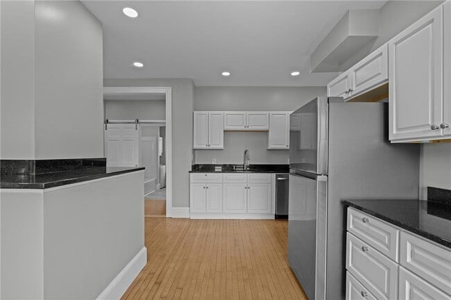 Photo - 17 Selkirk Rd Unit 2
