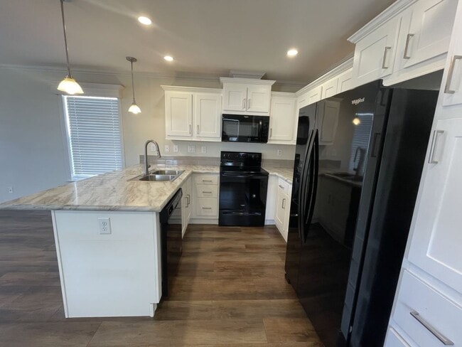 Photo - 1415 Main St